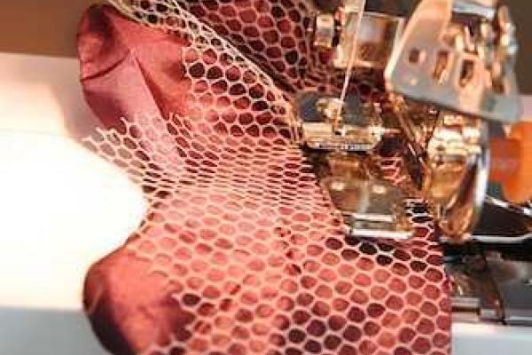 Делаем цветок из ткани Делаем цветок из ткани