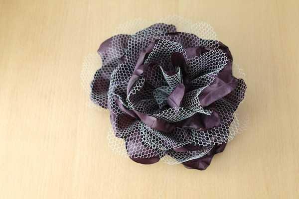 Делаем цветок из ткани Делаем цветок из ткани