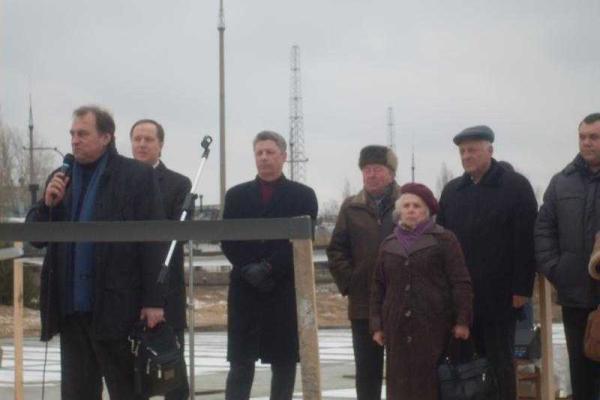 Вице-премьер-министр Украины Юрий Бойко приехал в Рубежное на закладку строительства нового производства Вице-премьер-министр Украины Юрий Бойко приехал в Рубежное на закладку строительства нового производства