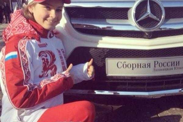 Сотникова и Липницкая похвастались шикарными авто