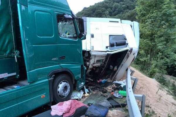 В Закарпатье произошло ДТП - 2 погибших В Закарпатье произошло ДТП - 2 погибших