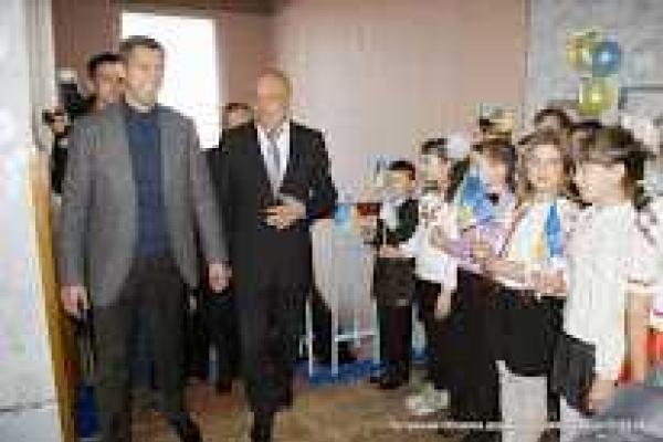 В Лисичанске открыли восстановленную после боевых действий школу