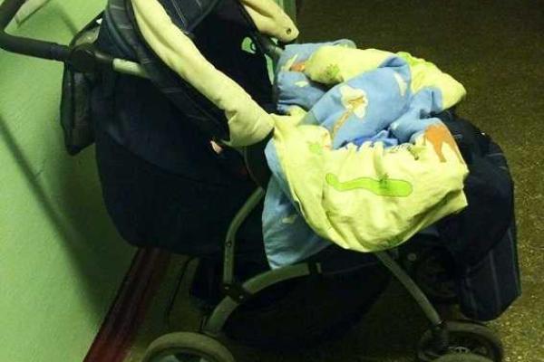 В Киеве разыскивается горе-мать, бросившая своего маленького ребенка В Киеве разыскивается горе-мать, бросившая своего маленького ребенка