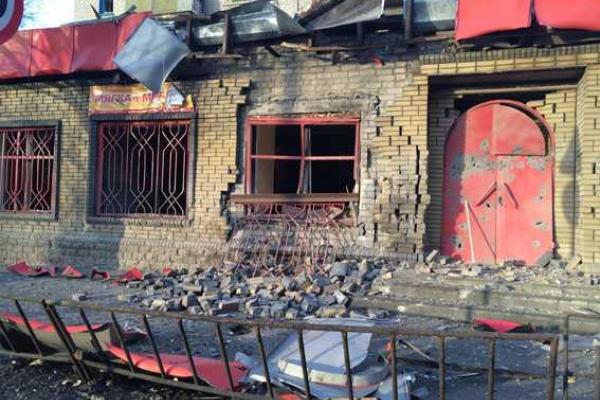 Минувшей ночью террористы прицельно обстреляли центр Дебальцево