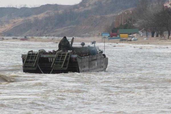 Военные саперы заминировали побережье возле Мариуполя Военные саперы заминировали побережье возле Мариуполя