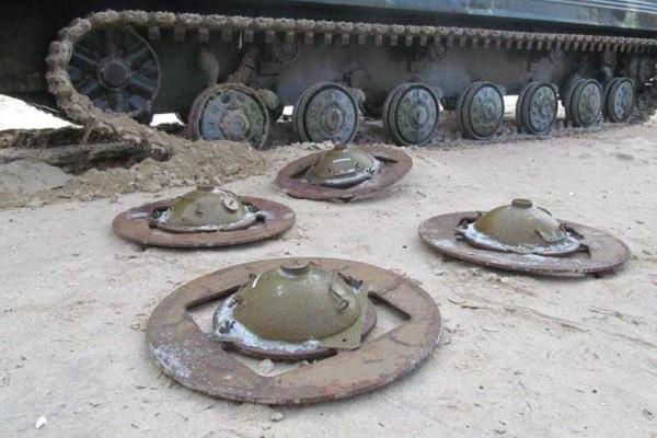 Военные саперы заминировали побережье возле Мариуполя Военные саперы заминировали побережье возле Мариуполя