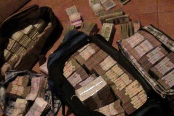 Налоговая милиция Харьковщины обнаружила «конвертцентр» в конюшне Налоговая милиция Харьковщины обнаружила «конвертцентр» в конюшне