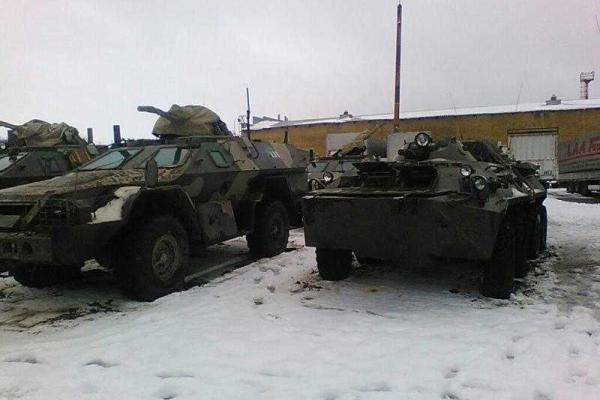 В Луганске обнаружена военная база боевиков: «Грады» стоят рядом с путинским «гумконвоем» В Луганске обнаружена военная база боевиков: «Грады» стоят рядом с путинским «гумконвоем»
