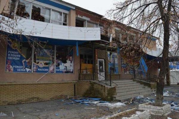 Из поврежденной обстрелами больницы г. Счастья эвакуировали пациентов Из поврежденной обстрелами больницы г. Счастья эвакуировали пациентов