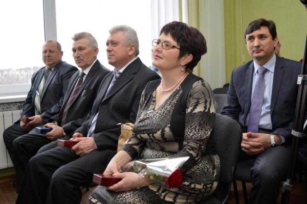 Луганские медики, которые работали под снарядами в г. Счастье, получили государственные награды Луганские медики, которые работали под снарядами в г. Счастье, получили государственные награды