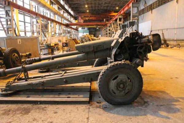 Завод «Донецкгормаш» ремонтирует захваченную боевиками в Дебальцево украинскую бронетехнику Завод «Донецкгормаш» ремонтирует захваченную боевиками в Дебальцево украинскую бронетехнику