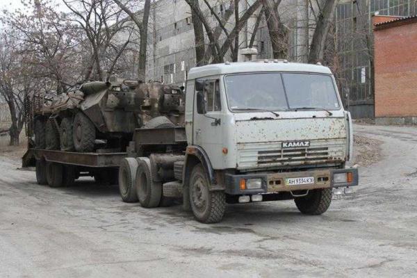 Завод «Донецкгормаш» ремонтирует захваченную боевиками в Дебальцево украинскую бронетехнику Завод «Донецкгормаш» ремонтирует захваченную боевиками в Дебальцево украинскую бронетехнику