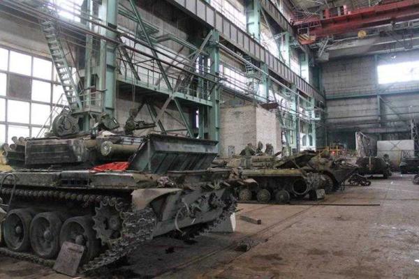 Завод «Донецкгормаш» ремонтирует захваченную боевиками в Дебальцево украинскую бронетехнику Завод «Донецкгормаш» ремонтирует захваченную боевиками в Дебальцево украинскую бронетехнику