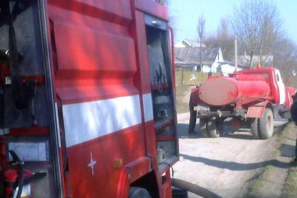 В Хмельницкой области на пожаре спасли женщину В Хмельницкой области на пожаре спасли женщину