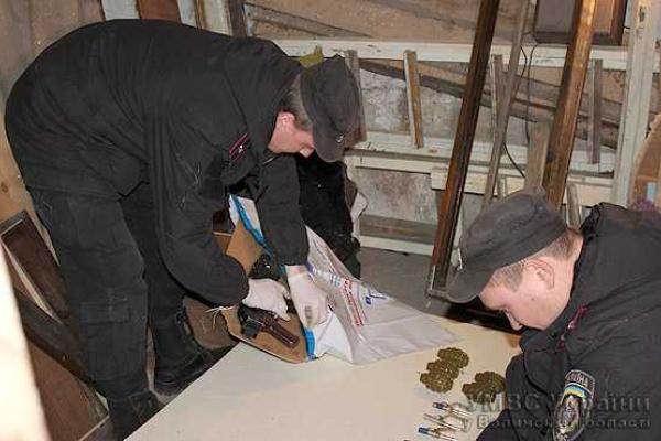 На Волыни задержан мужчина, который из автоматического оружия обстрелял автомобиль