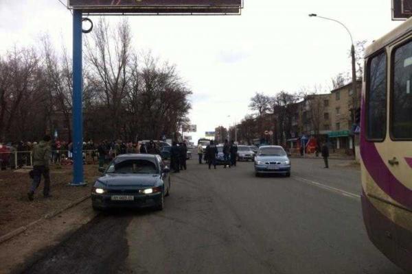 В Константиновке на месте вчерашнего ДТП с участием военных снова сбили человека В Константиновке на месте вчерашнего ДТП с участием военных снова сбили человека