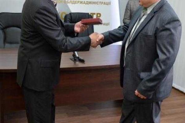 Луганские медики, которые работали под снарядами в г. Счастье, получили государственные награды Луганские медики, которые работали под снарядами в г. Счастье, получили государственные награды