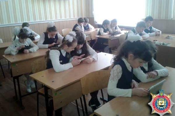 Мариупольские школьники прошли тесты на знание ПДД