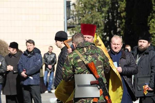 Сводный отряд ровенских правоохранителей отправился в зону АТО Сводный отряд ровенских правоохранителей отправился в зону АТО