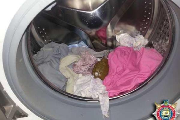 На Донетчине мужчина угрожал взорвать своего тестя гранатой На Донетчине мужчина угрожал взорвать своего тестя гранатой