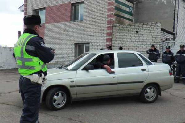 Работники ГАИ Херсонщины учились задерживать вооруженных преступников на блокпосту Работники ГАИ Херсонщины учились задерживать вооруженных преступников на блокпосту