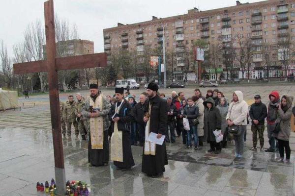 Защитники Мариуполя приняли участие в панихиде по погибшим в зоне АТО