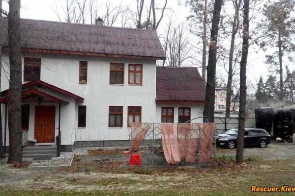 На Киевщине спасен жилой дом и два автомобиля На Киевщине спасен жилой дом и два автомобиля