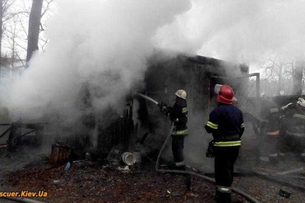 На Киевщине спасен жилой дом и два автомобиля На Киевщине спасен жилой дом и два автомобиля