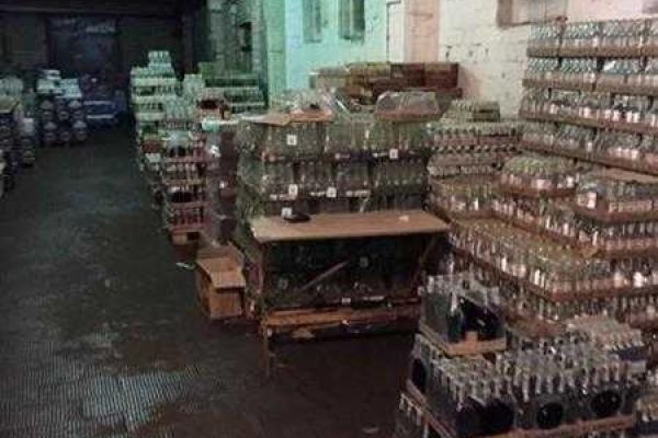 В Киеве изъяли более 50 тысяч бутылок алкоголя В Киеве изъяли более 50 тысяч бутылок алкоголя