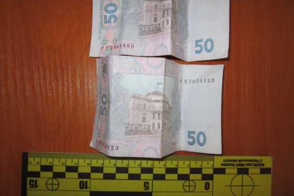 На Ровенщине правоохранители задержали семейную пару наркосбытчиков На Ровенщине правоохранители задержали семейную пару наркосбытчиков