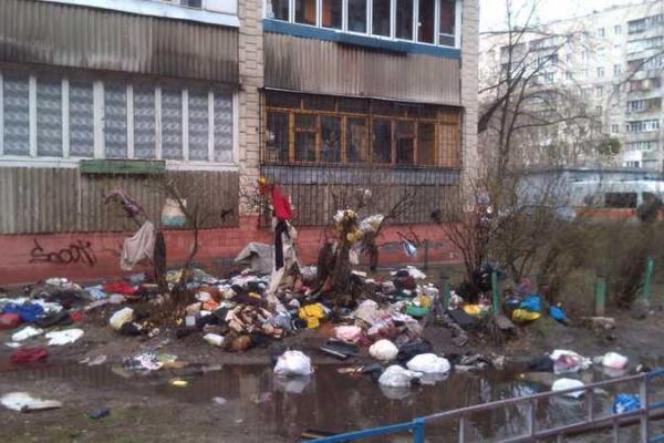 В Киеве, во время ликвидации пожара, огнеборцы обнаружили умершую женщину В Киеве, во время ликвидации пожара, огнеборцы обнаружили умершую женщину