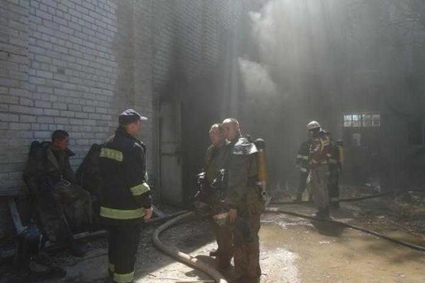 В Херсоне погасили пожар в подвале заброшенного здания В Херсоне погасили пожар в подвале заброшенного здания