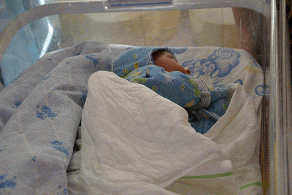 На Луганщине новорожденного назвали в честь милиционера На Луганщине новорожденного назвали в честь милиционера