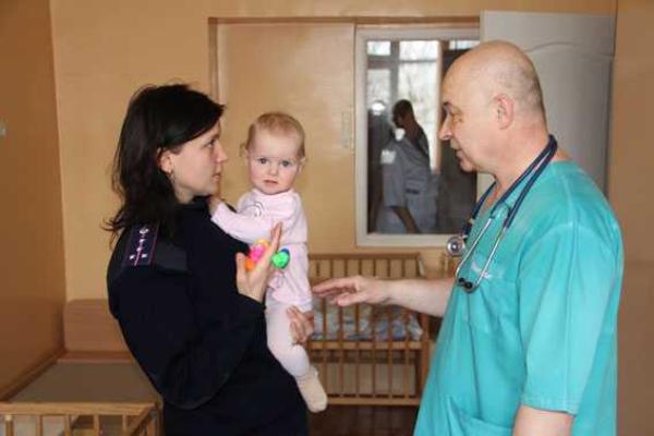 В Черниговскую областную больницу подбросили годовалую девочку В Черниговскую областную больницу подбросили годовалую девочку