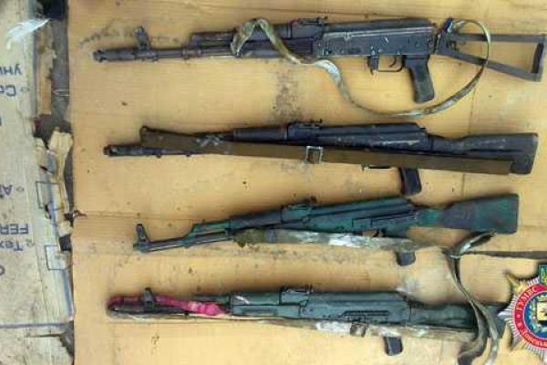 В Донецкой области изъяли арсенал оружия и боеприпасов В Донецкой области изъяли арсенал оружия и боеприпасов