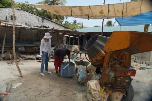 Лена Ленина решила заняться строительством на Мальдивах Лена Ленина решила заняться строительством на Мальдивах
