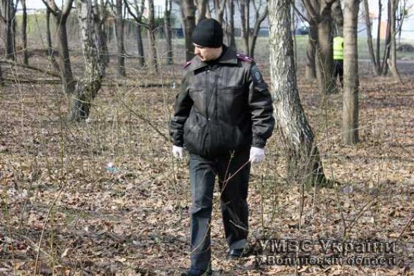 На Волыни найдено тело мужчины с ножом в груди На Волыни найдено тело мужчины с ножом в груди