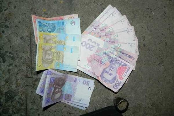 В Киеве милиционеры вернули пенсионерке ее имущество В Киеве милиционеры вернули пенсионерке ее имущество