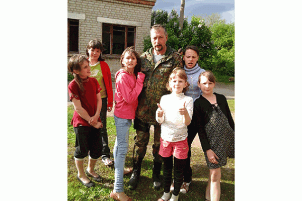 Бойцы батальона "Луганск-1" привезли в Кременскую школу-интернет гуманитарную помощь