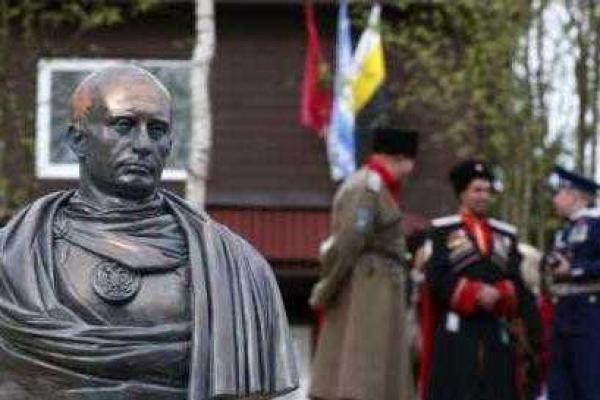 В Петербурге казаки установили памятник президенту России