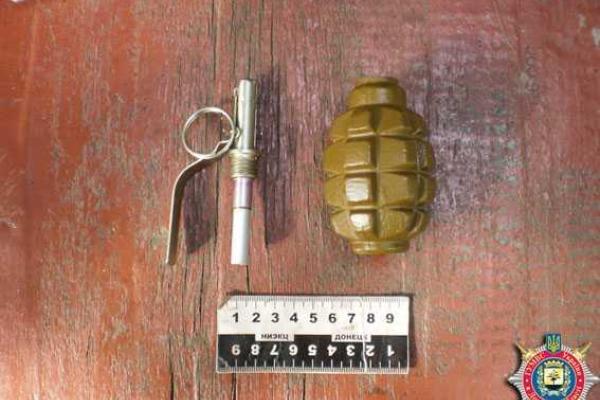 У нетрезвого жителя Дзержинска были изъяты наркотики и боевая граната