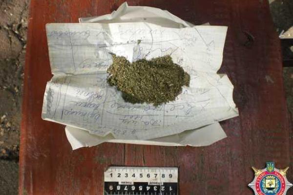 У нетрезвого жителя Дзержинска были изъяты наркотики и боевая граната