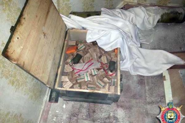 В Артемовском районе обнаружен тайник с оружием и боеприпасами