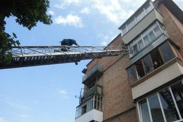 На Киевщине спасли жизнь пожилой женщине, которая оказалась запертой в квартире На Киевщине спасли жизнь пожилой женщине, которая оказалась запертой в квартире