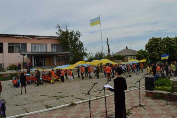 На Луганщине в самом пророссийском регионе провели масштабный проукраинский фестиваль На Луганщине в самом пророссийском регионе провели масштабный проукраинский фестиваль