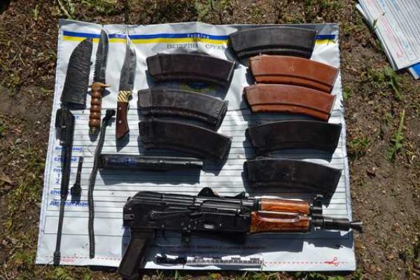 На Житомирщине правохранители изъяли огнестрельное и холодное оружие На Житомирщине правохранители изъяли огнестрельное и холодное оружие