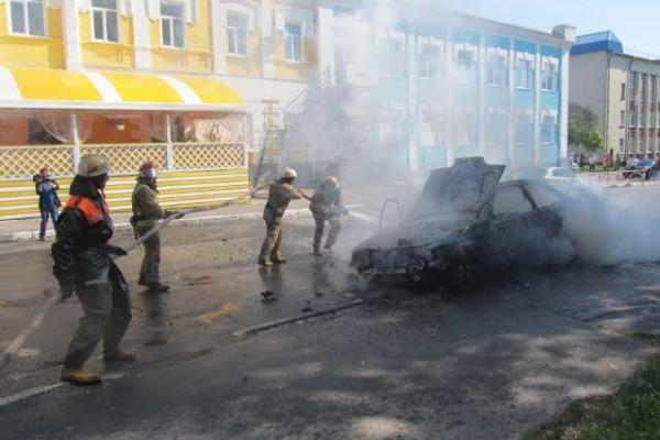 В Белой Церкви на улице загорелся автомобиль В Белой Церкви на улице загорелся автомобиль