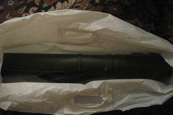 Местный житель Днепродзержинска хранил в квартире арсенал оружия Местный житель Днепродзержинска хранил в квартире арсенал оружия