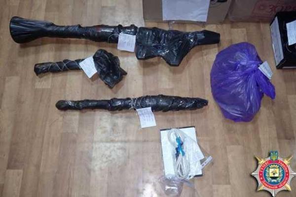 В ходе патрулирования лесополосы на Донетчине был обнаружен арсенал оружия и взрывчатки