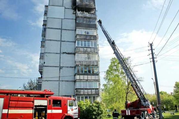 На Черниговщине пожарные ликвидировали пожар на балконе 8 этажа На Черниговщине пожарные ликвидировали пожар на балконе 8 этажа